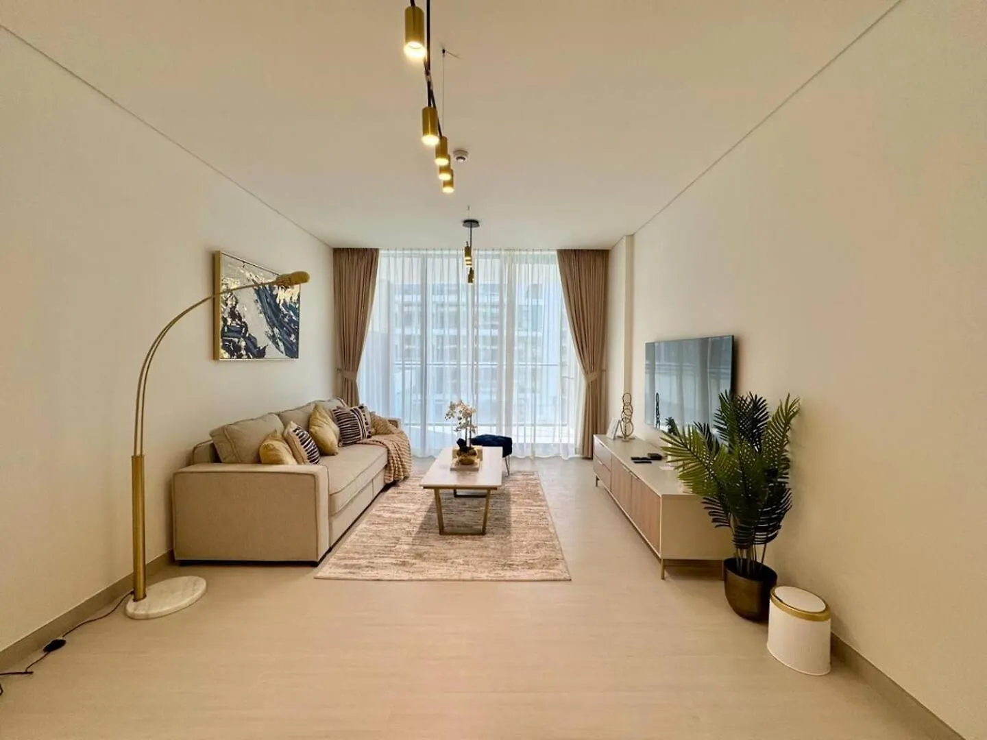 Appartement Luxurious And Spacious 1Br With Balcony In Jvc Dubaï