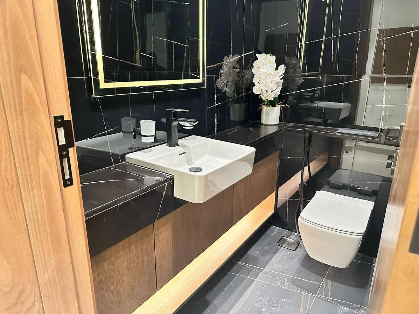 Apartment Luxurious And Spacious 1Br With Balcony In Jvc Dubai